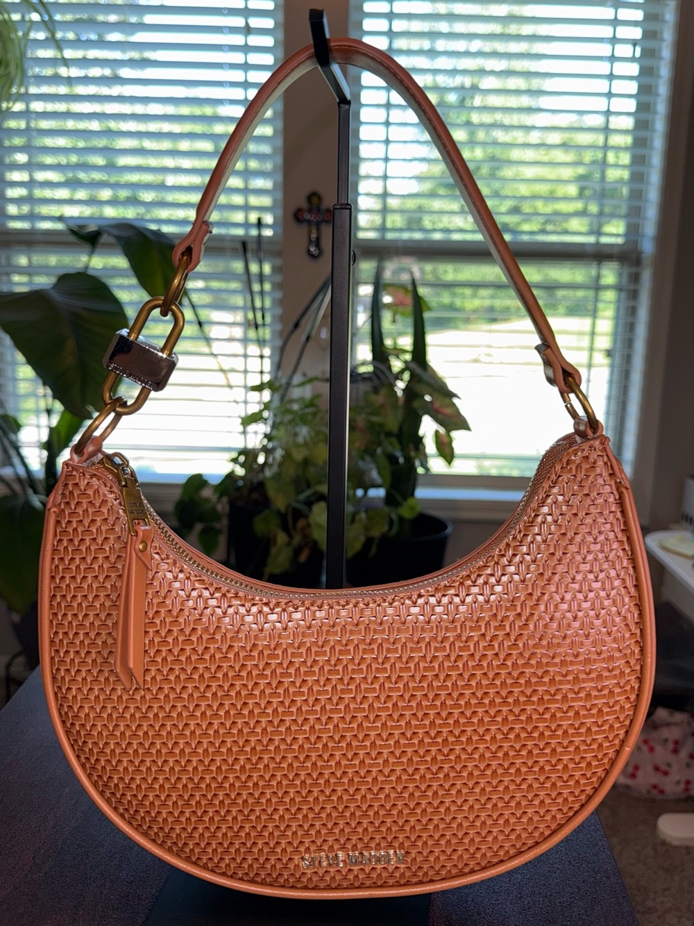 Steve Madden Lohan-W Crescent Shoulder Bag in Tan